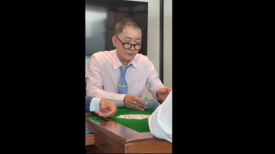 ภาพในคลิปหลักฐานเล่นไพ่