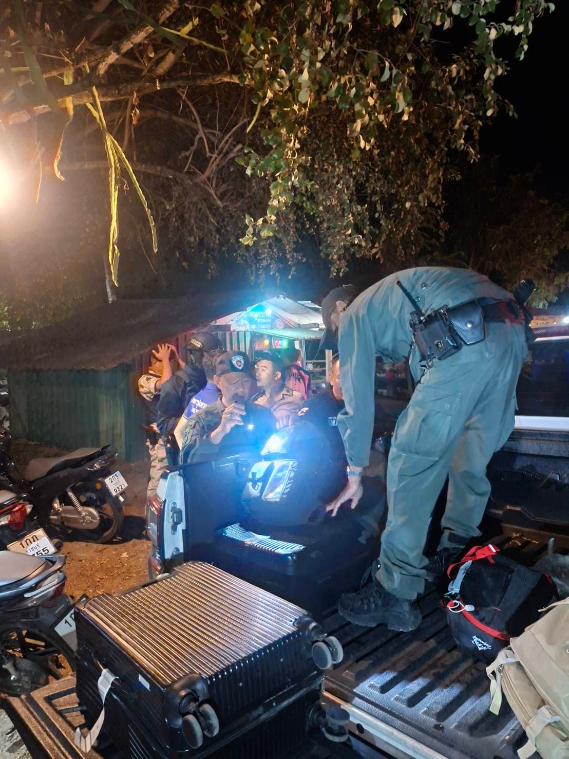 ฝ่ายปกครองราชบุรีบุกจับซื้อเสียงบ้านโป่งพบแบงก์ 500 ใส่ถุงกระดาษ