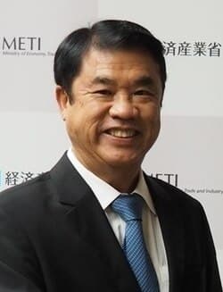 สุริยะ จึงรุ่งเรืองกิจ