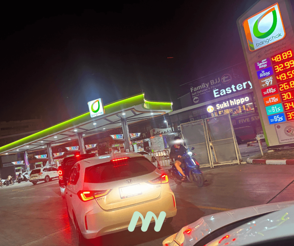 ประชาชนแห่เติมน้ำมัน