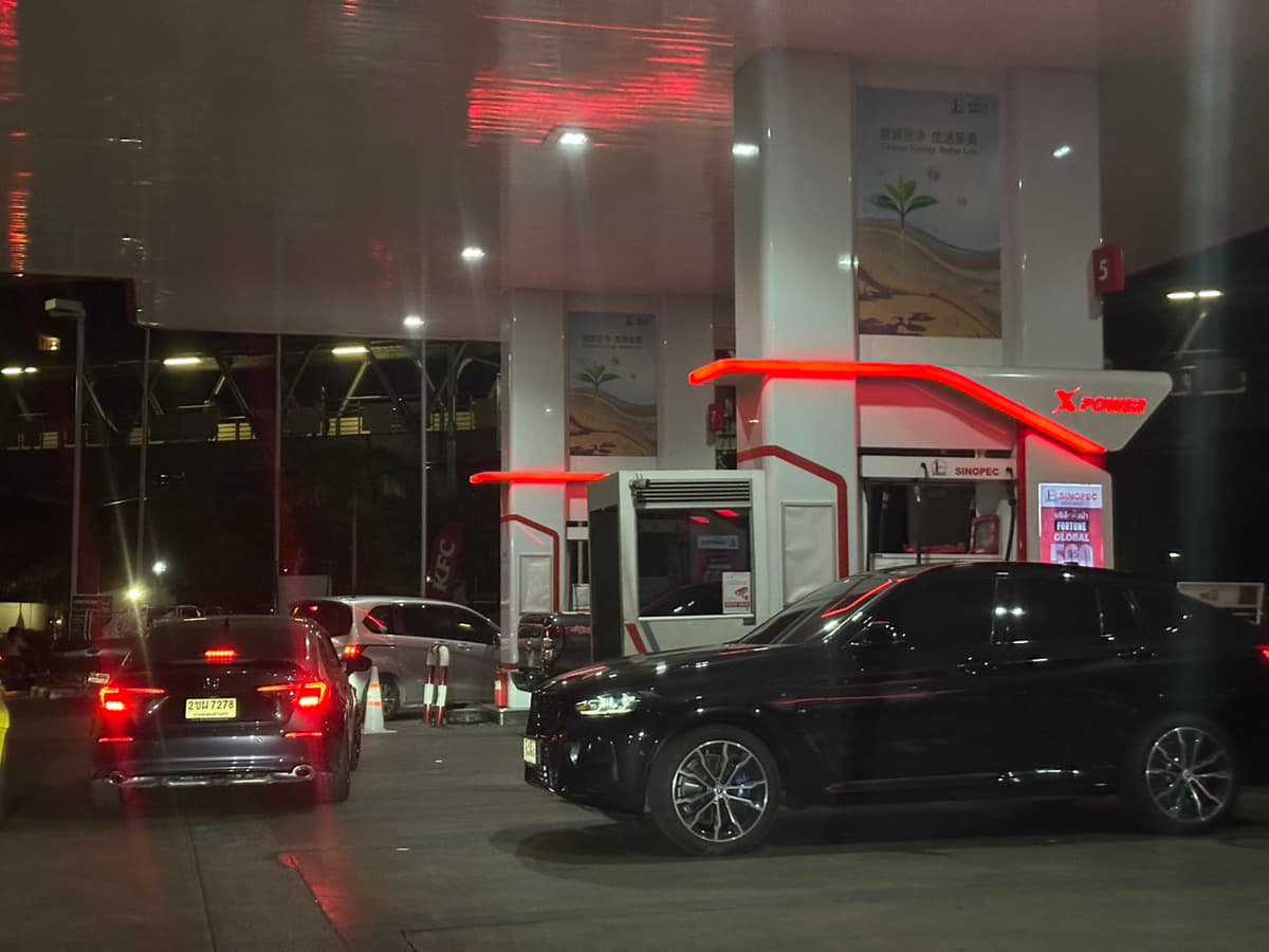 แห่เติมน้ำมัน (2)