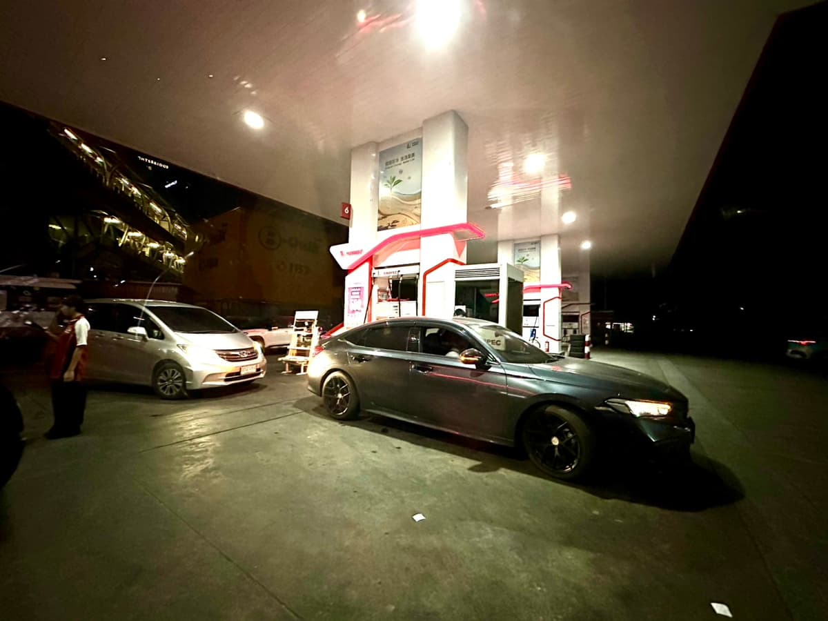 แห่เติมน้ำมัน (3)