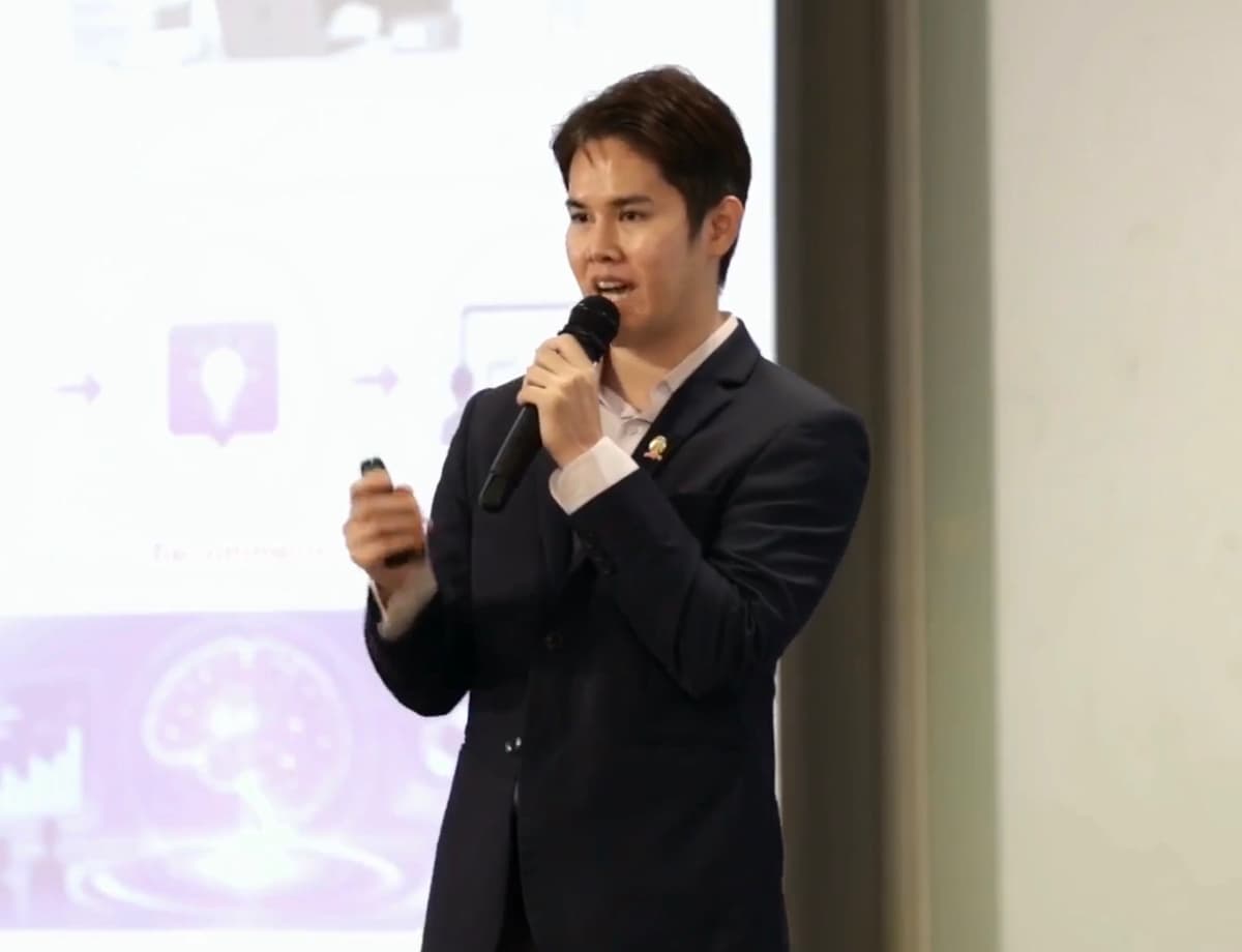 ผศ.ดร.จีรพงษ์ เหล่าน้ำใส