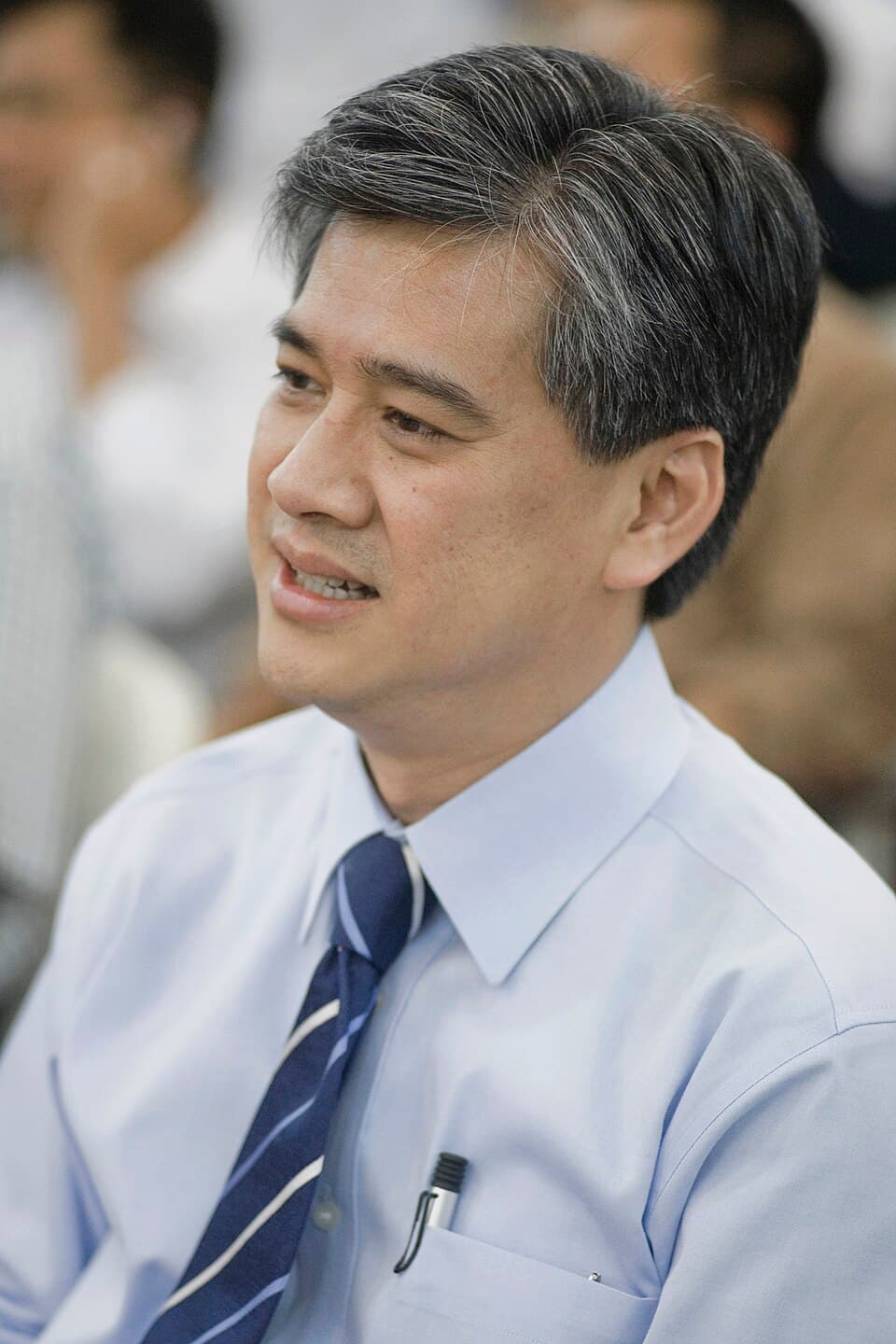 ประชุมพรรคประชาธิปัตย์_วันที่_4_มิถุนายน_2553_(The_Official_Site_of_The_Prime_Minister_of_Thailand_P_-_Flickr_-_Abhisit_Vejjajiva_(2)