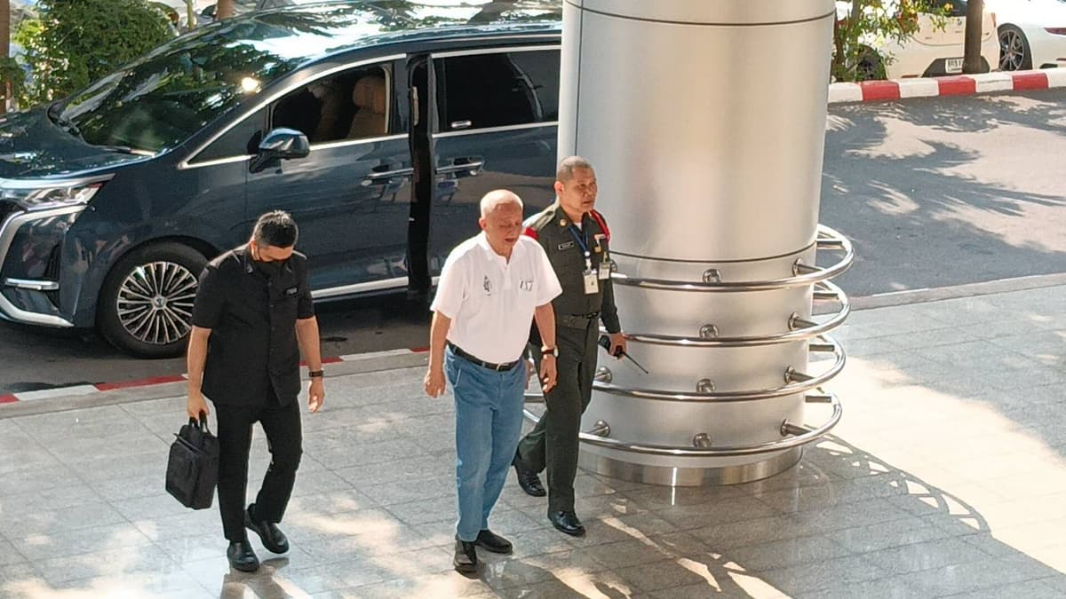 สนธิ ลิ้มทองกุล และทนายความ เข้าฟังคำพิพากษา