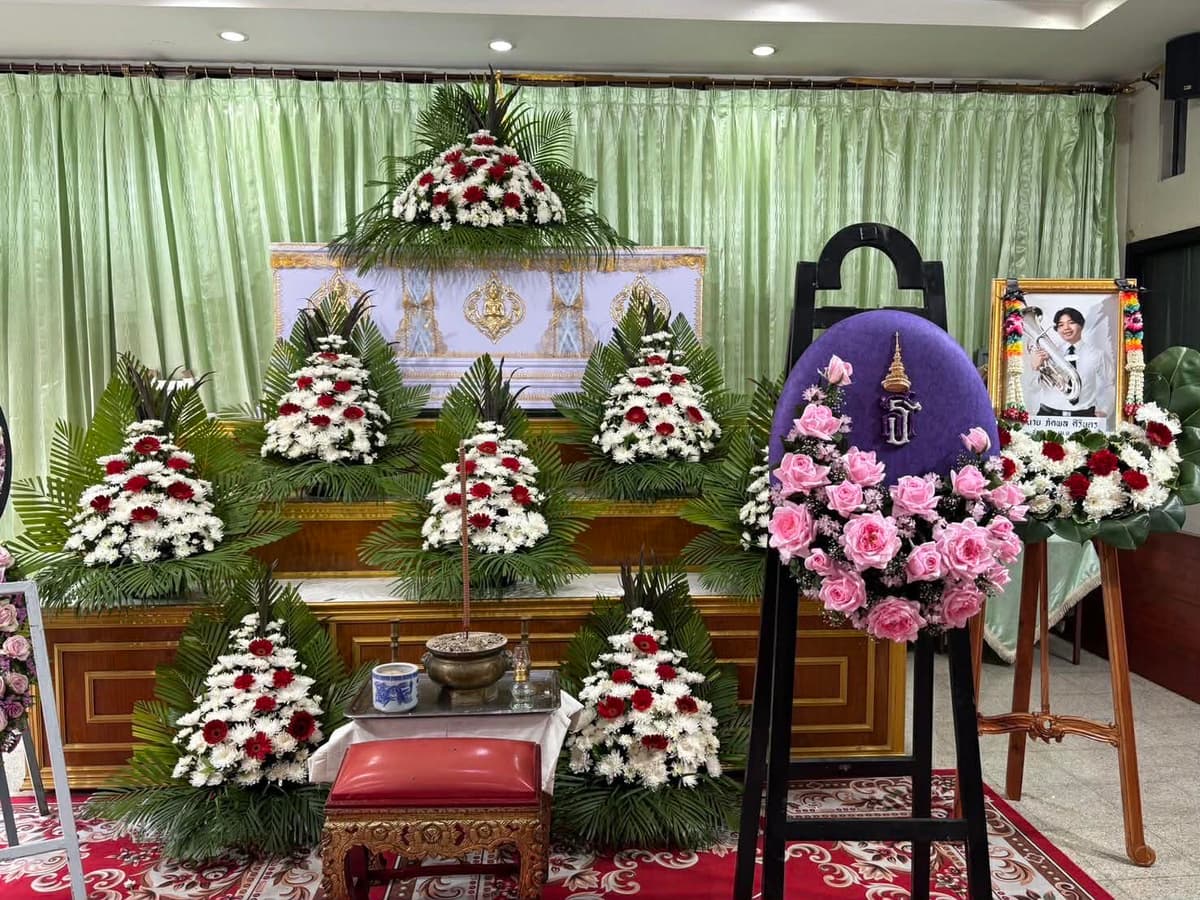 ทรงมีพระมหากรุณาธิคุณพระราชทานพวงหรีดงานศพ