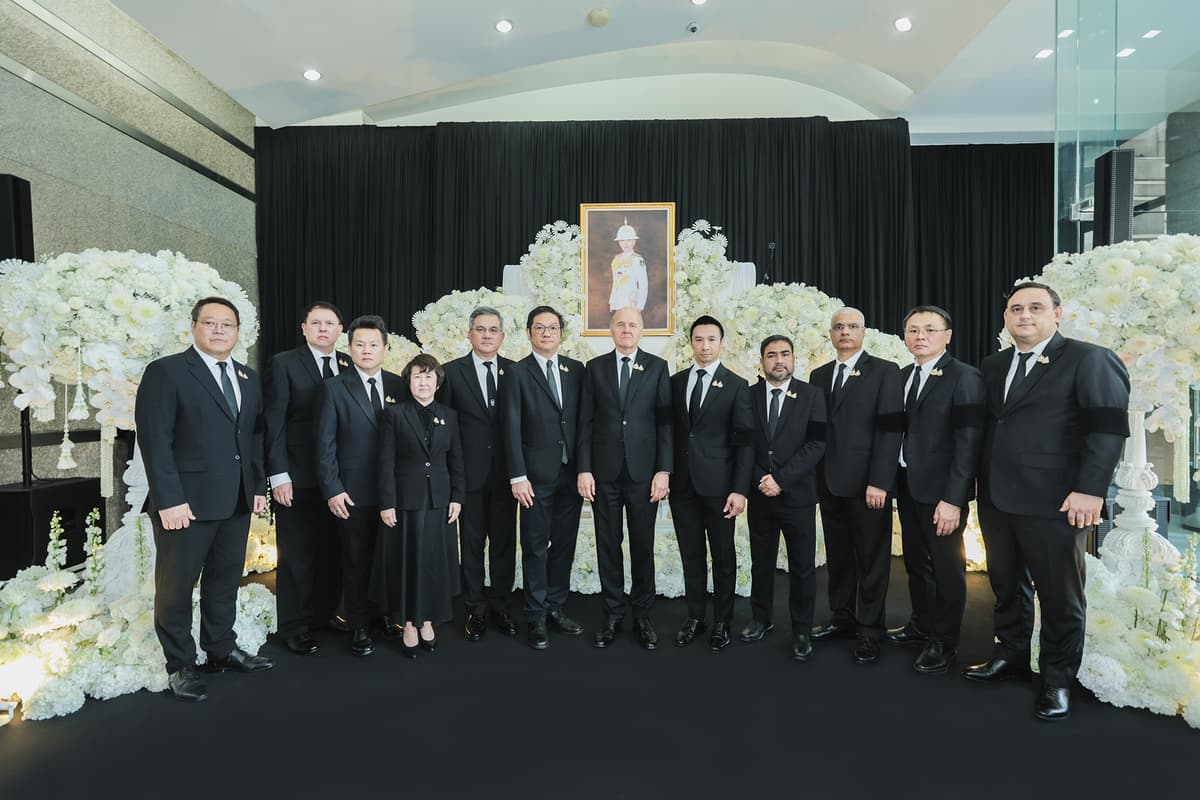 คณะผู้บริหาร ร่วมพิธีแสดงความอาลัยและน้อมรำลึก เบื้องหน้าพระรูป สมเด็จพระเจ้าลูกเธอ เจ้าฟ้าพัชรกิติยาภาฯ
