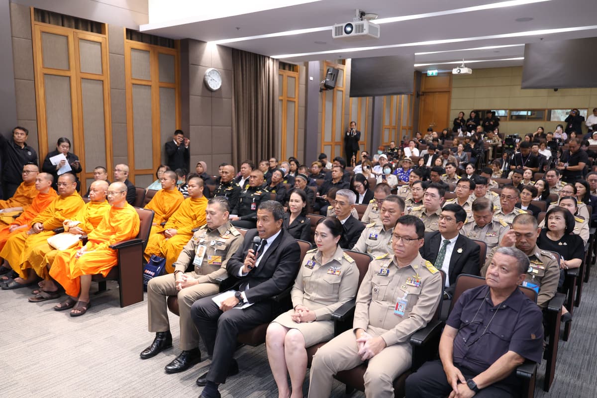 ชูคนเป็นศูนย์กลาง เชื่อมโครงสร้างพื้นฐาน - ชุมชน