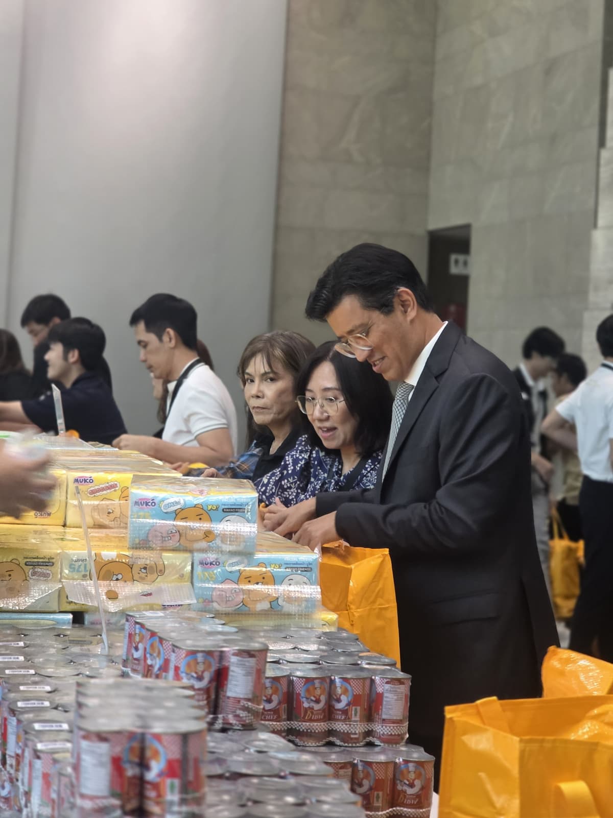 มูลนิธิตลาดหลักทรัพย์ฯ สนับสนุนสภากาชาดไทย และกองทัพไทย ร่วมใจช่วยเหลือผู้ประสบภัยน้ำท่วม(4)