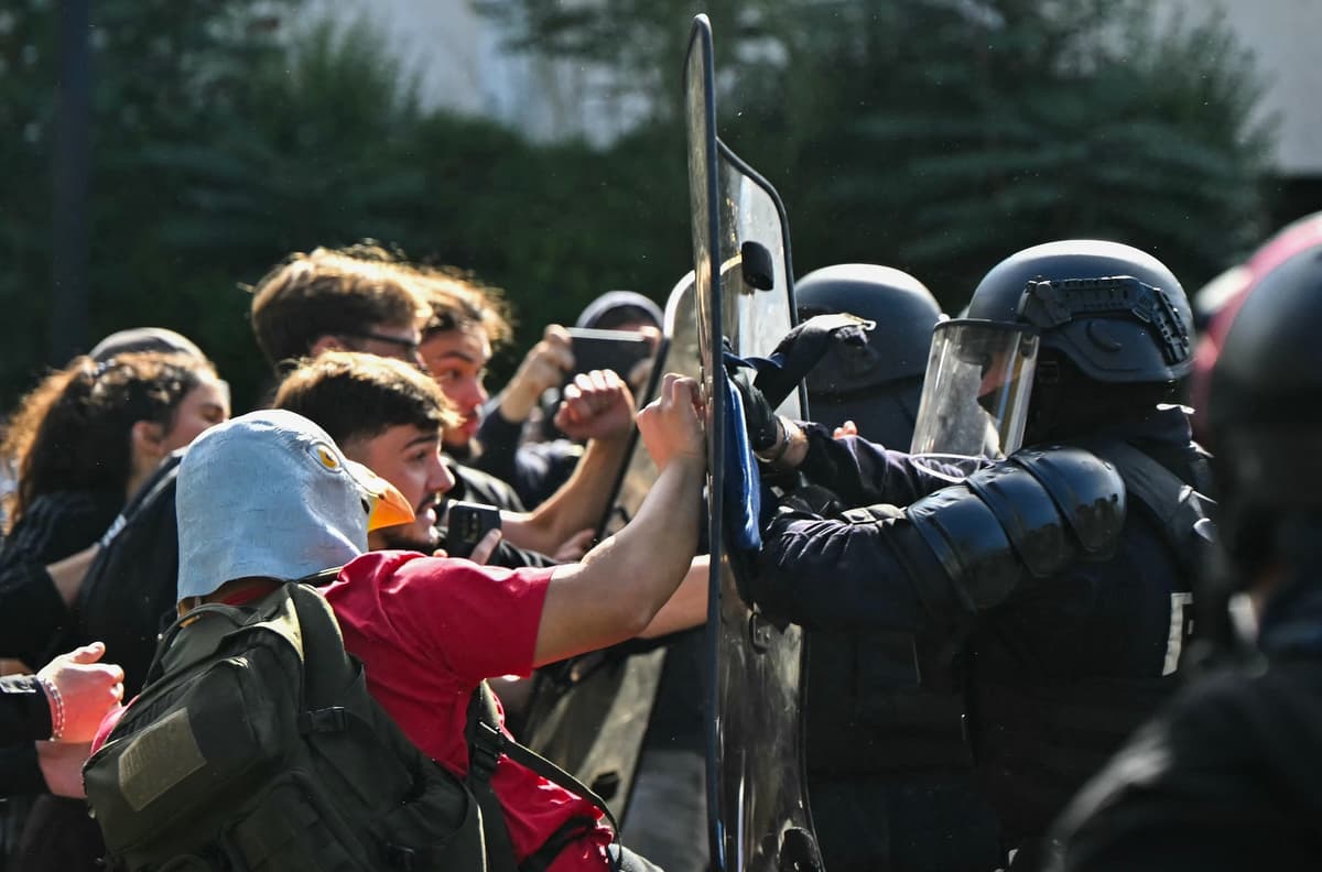 ภาพจาก LOU BENOIST / AFP