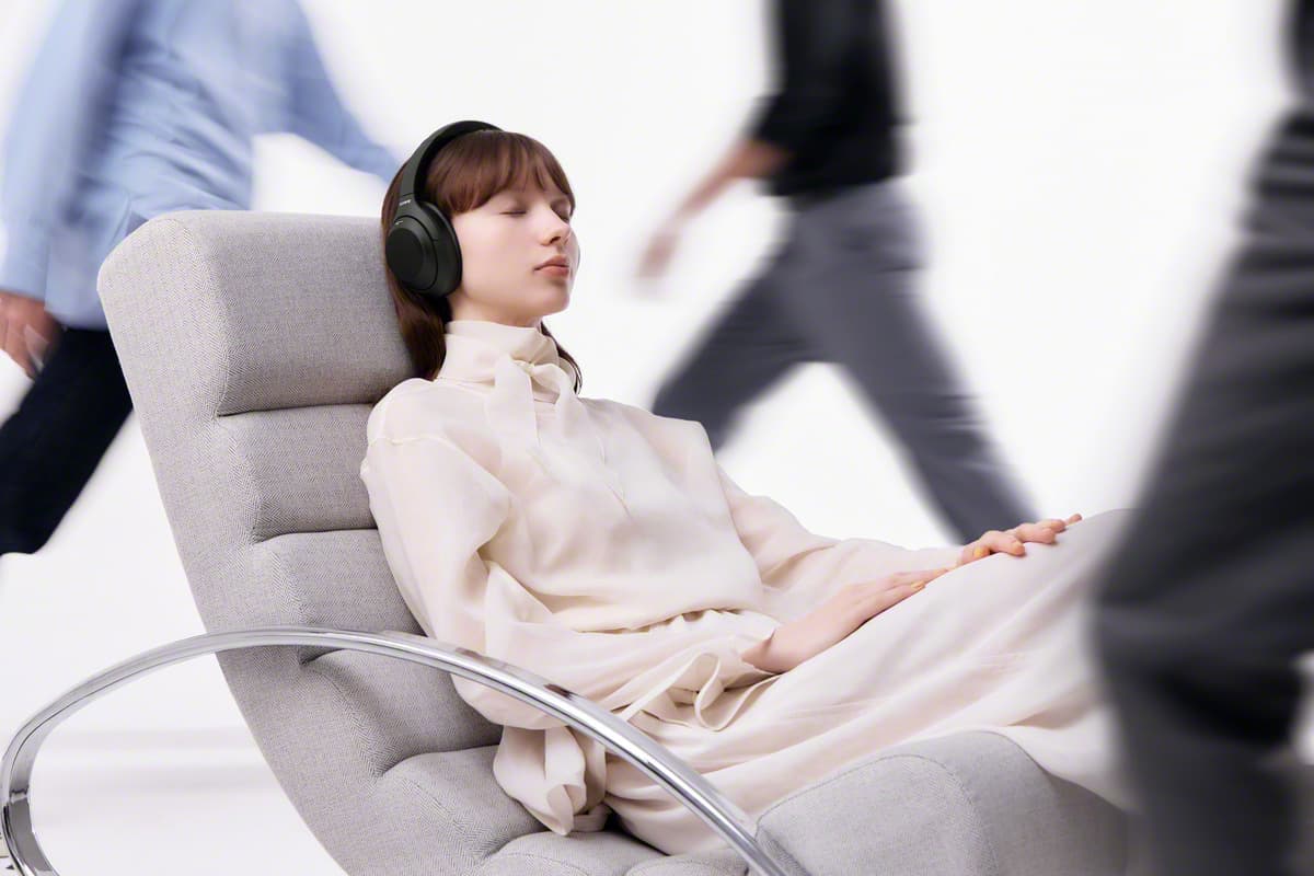 5.Pic_WH-1000XM4C_Black_Noise_Cancelling